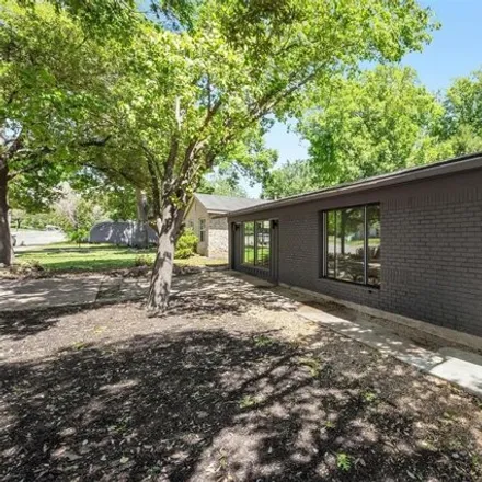 Image 3 - 2608 Loyola Lane, Austin, TX 78723, USA - House for sale