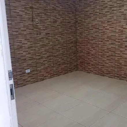 Buy this 2 bed house on Rua Bandeirantes in Jardim Revista, Suzano - SP