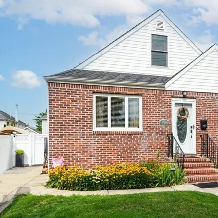Image 2 - 84-20 262nd St, Floral Park, New York, 11001 - House for sale