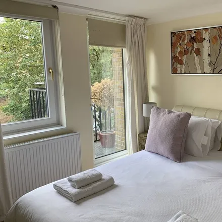 Rent this 3 bed apartment on London in E1W 1UA, United Kingdom