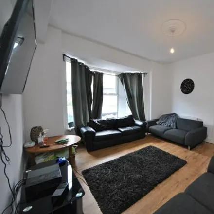 Image 2 - Blantyre Road, Liverpool, L15 3HT, United Kingdom - Townhouse for rent