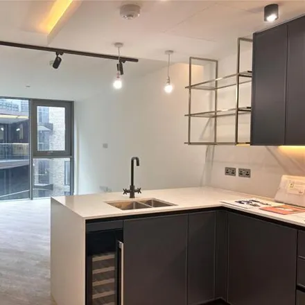 Rent this studio apartment on Texaco in City Road, London