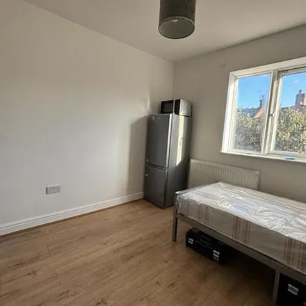 Image 4 - Dollis Hill, Chapter Road, Dudden Hill, London, NW10 1BD, United Kingdom - Apartment for rent