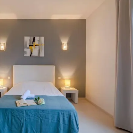 Rent this 2 bed duplex on Avenue de Saint-Aygulf au Muy in 83370 Fréjus, France