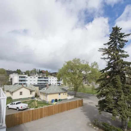 Image 5 - resident parking, Edmonton Trail NE, Calgary, AB T2E 0B5, Canada - Apartment for rent