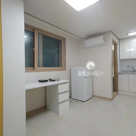 Rent this studio apartment on 서울특별시 관악구 봉천동 1616-8