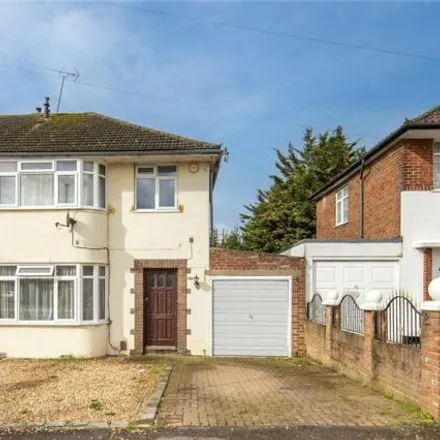 Buy this 3 bed duplex on Hollybush Road in Luton, LU2 9HG