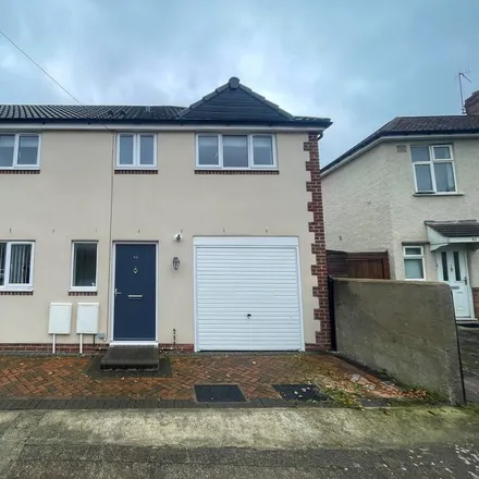 Rent this 2 bed duplex on Mansfield Street in Bristol, BS3 5PS
