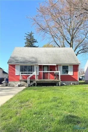 Buy this 3 bed house on 217 Carr Avenue in Bowling Green, OH 43402