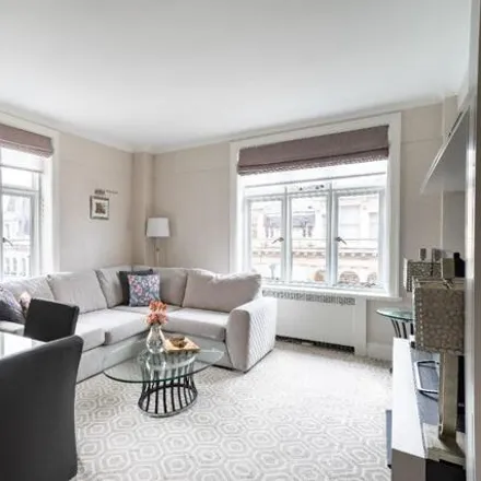 Image 2 - Chesterfield House, Chesterfield Gardens, London, W1J 7TL, United Kingdom - Apartment for sale