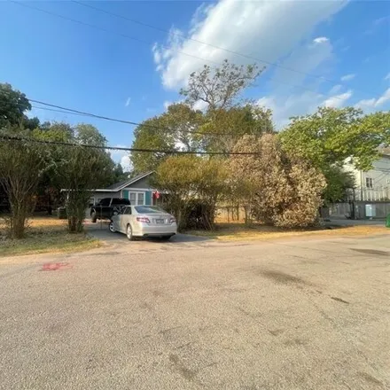 Buy this 2 bed house on 1241 West 25th Street in Houston, TX 77008