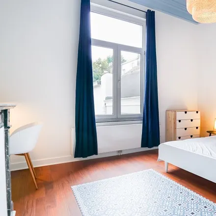 Rent this 9 bed room on Rue Souveraine - Opperstraat 111 in 1050 Brussels, Belgium