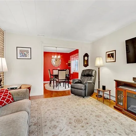 Image 6 - 1407 East 54th Street, New York, NY 11234, USA - House for sale