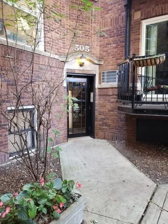 Rent this 2 bed apartment on 501-519 West Deming Place in Chicago, IL 60614