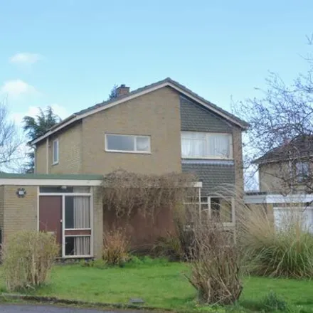 Buy this 3 bed house on Queens Drive in Falkirk, FK1 5JJ