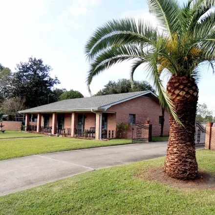 Buy this 3 bed house on 229 Glenwood Drive in Houma, LA 70363