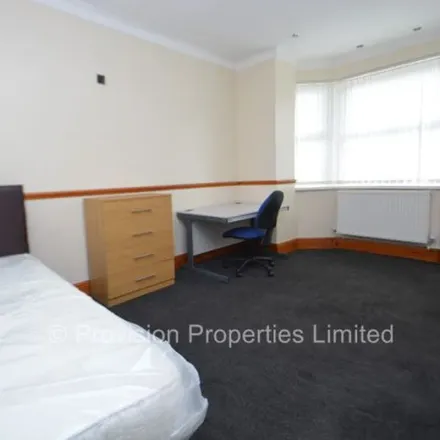 Image 3 - Regent Terrace, Leeds, LS6 1NW, United Kingdom - Townhouse for rent