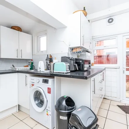 Rent this 1 bed apartment on Turnpike Lane Bus Station in Green Lanes, London