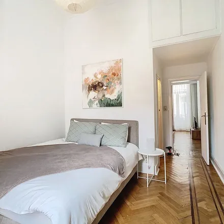 Rent this 1 bed apartment on Rue du Président - Voorzittersstraat 44 in 1050 Ixelles - Elsene, Belgium