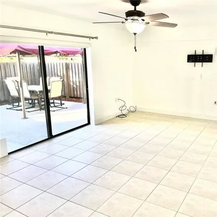 Image 4 - 2400 24th Way, West Palm Beach, FL 33407, USA - Townhouse for sale