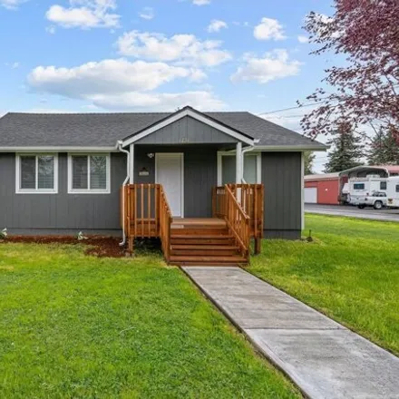 Buy this 3 bed house on 1723 13th Avenue in Sweet Home, OR 97386
