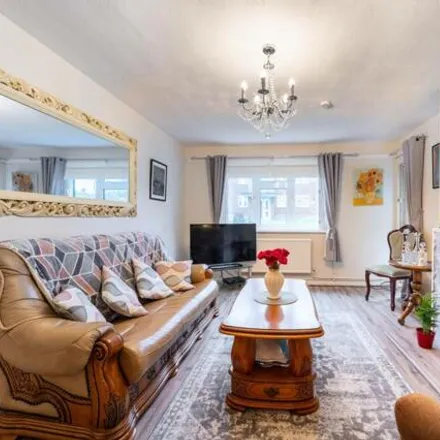 Image 5 - 10 Peter Avenue, Willesden Green, London, NW10 2AN, United Kingdom - Apartment for sale