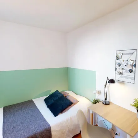 Rent this 3 bed room on 2 Rue Godefroy Cavaignac in 75011 Paris, France