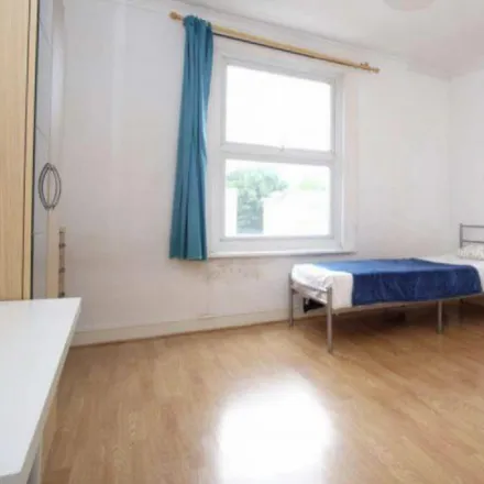 Image 3 - Wash E7, Romford Road, London, E7 9JD, United Kingdom - Room for rent