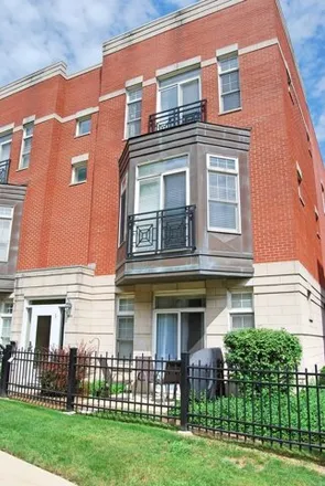 Rent this 2 bed condo on 808 W University Ln Unit 3b in Chicago, Illinois