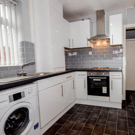 Rent this 4 bed room on 40 Empress Road in Liverpool, L7 8SE