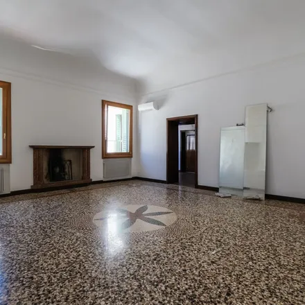 Image 9 - Contra' Do Rode, 20, 36100 Vicenza VI, Italy - Apartment for rent