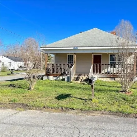 Buy this 2 bed house on 421 High Street in Thomasville, NC 27360