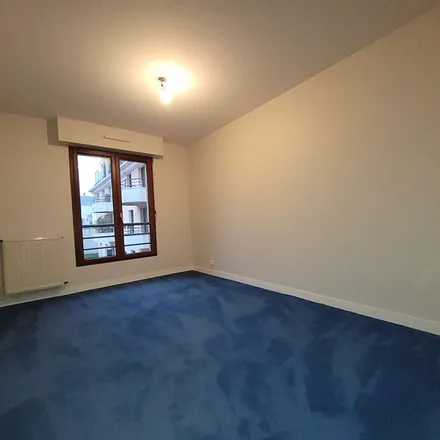 Rent this 3 bed apartment on 15 Rue de la Mairie in 28000 Chartres, France