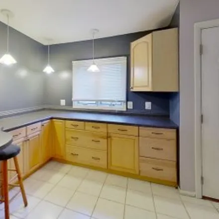 Rent this 3 bed apartment on 29723 Hemlock Avenue in Farmington, Farmington Hills