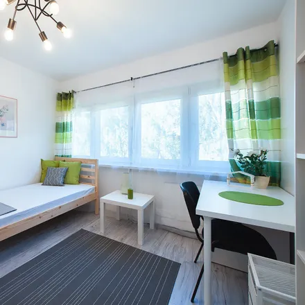 Rent this 2 bed room on Franciszka Ksawerego Lubeckiego 10 in 91-403 Łódź, Poland