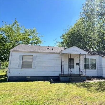 Buy this 2 bed house on 950 Mike Snyder Avenue in Seminole, OK 74868