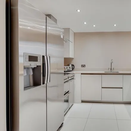 Rent this 3 bed apartment on Finchley Road in London, NW8 0SG