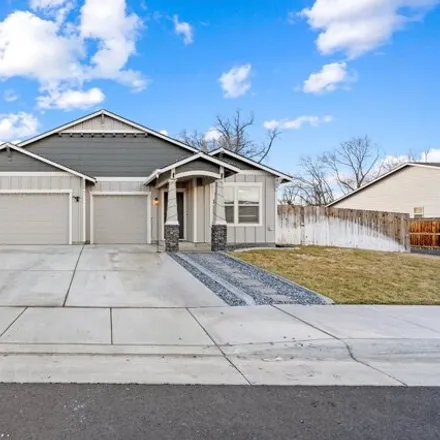 Buy this 4 bed house on Northwest Valley View Drive in Hermiston, OR 97838