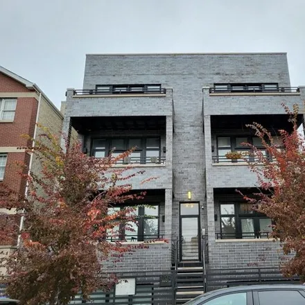 Rent this 3 bed condo on 1721-1723 South Jefferson Street in Chicago, IL 60616