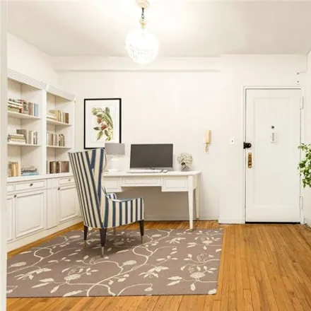 Image 4 - 69-60 108th Street, New York, NY 11375, USA - Apartment for sale