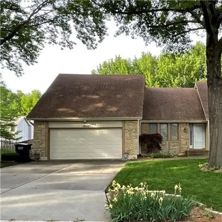 Image 1 - 1912 Northwest Manor Drive, Blue Springs, MO 64014, USA - House for sale
