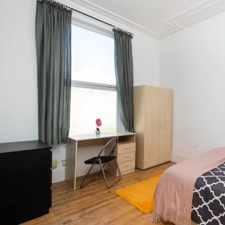 Rent this 6 bed room on Sunnyside Community Gardens in Sunnyside Road, London