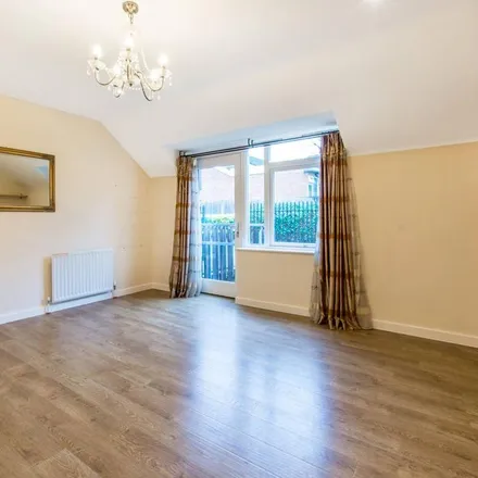 Rent this 2 bed apartment on Gloucester Road in London, EN5 1LL