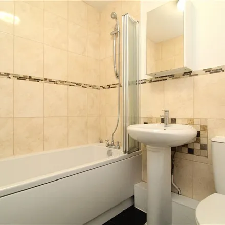 Image 2 - Fernleigh Close, London, CR0 4RY, United Kingdom - Apartment for rent