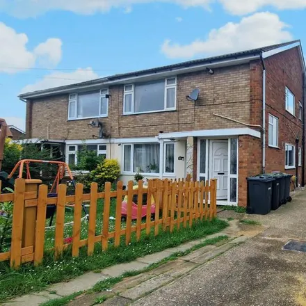 Rent this 2 bed apartment on Kinross Crescent in Luton, LU3 3LD