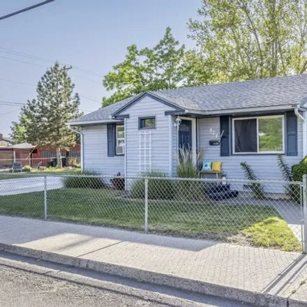 Buy this 2 bed house on 824 North 19th Avenue in Pasco, WA 99301