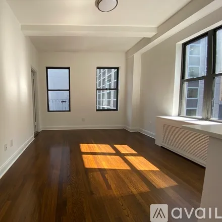 Image 4 - 140 East 46th, Unit 2S - Apartment for rent