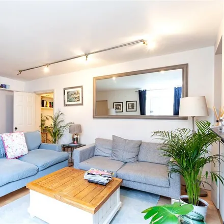 Rent this 1 bed apartment on 10 Thornhill Crescent in London, N1 1BL