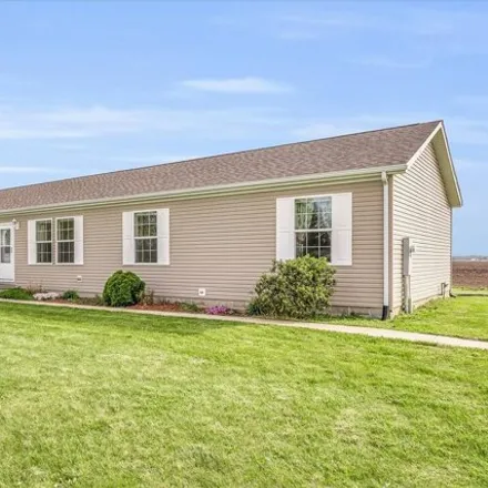 Buy this 4 bed house on 1755 County Road 2000 North in Champaign County, IL 61802