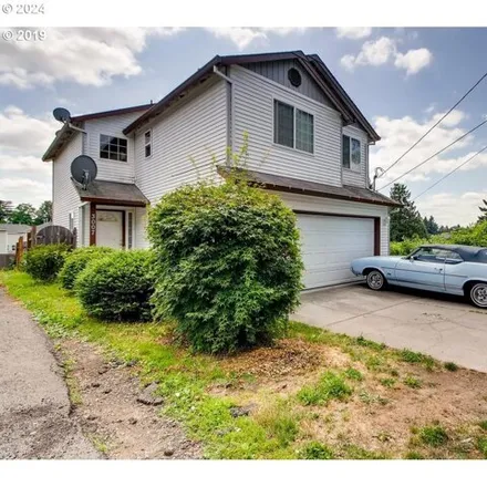 Buy this 4 bed house on 3007 Southeast 92nd Avenue in Portland, OR 97266